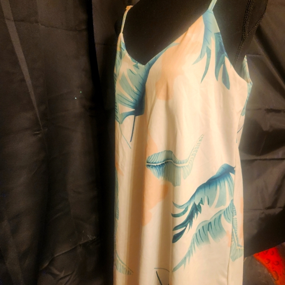 Gorgeous leaf pattern summer dress